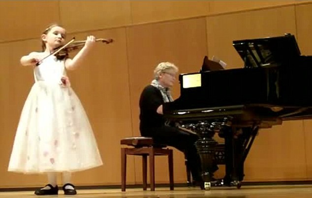 Usianya Tujuh Tahun, Diakah Pengganti Mozart?